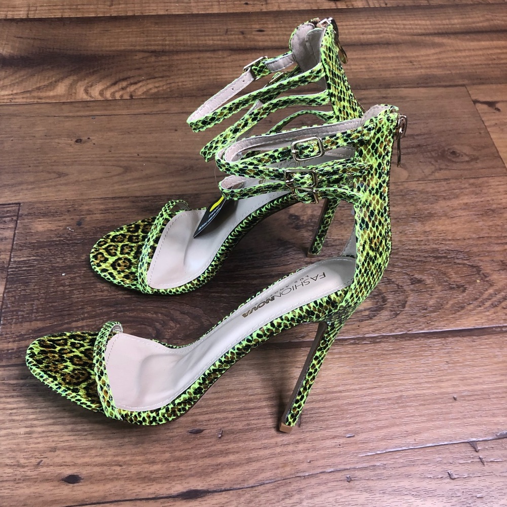 ‼️SALE‼️Fashion Nova Lime Green SnakePrint Heels 7 - Picture 1 of 10